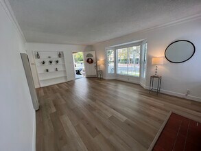 4014 Higuera St, Unit Rear House in Culver City, CA - Foto de edificio - Building Photo