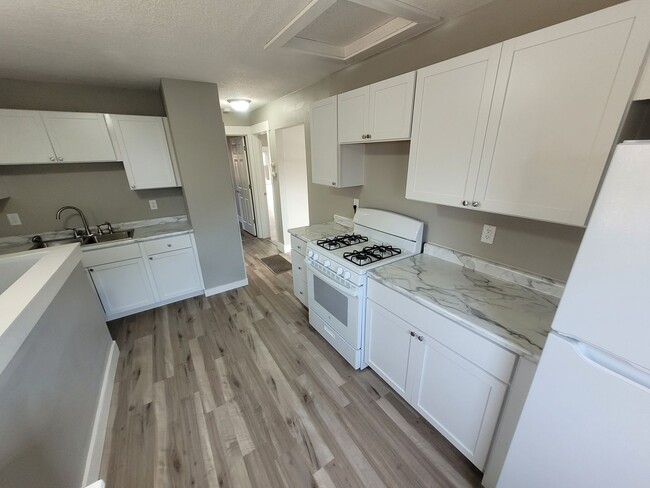 7106 SW 16th St in Des Moines, IA - Building Photo - Building Photo