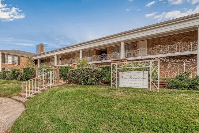 2201 Fountain View Dr in Houston, TX - Building Photo - Building Photo