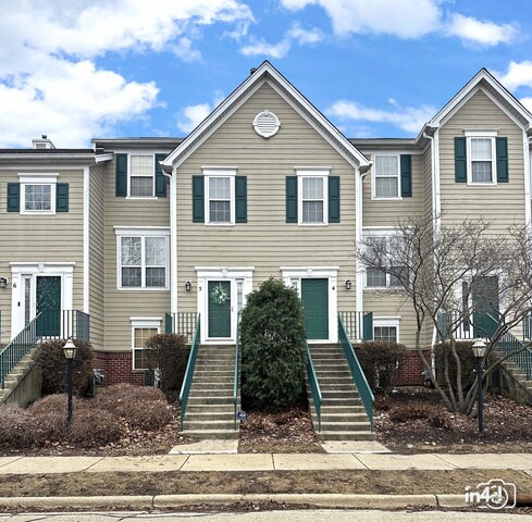 2426 Courtyard Cir in Aurora, IL - Building Photo