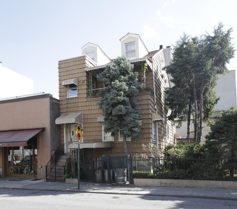 600 Lorimer St in Brooklyn, NY - Building Photo