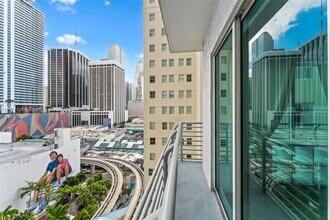 133 NE 2nd Ave, Unit 1112 in Miami, FL - Building Photo - Building Photo