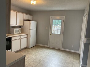 104 Pinegrove Ct in Jacksonville, NC - Building Photo - Building Photo