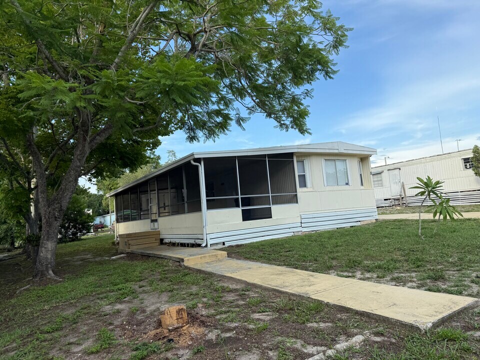 16916 Bachmann Ave in Hudson, FL - Building Photo