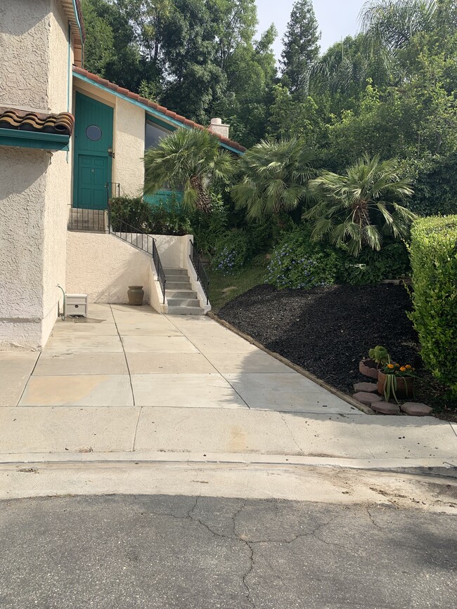 property at 5246 Calderon Rd