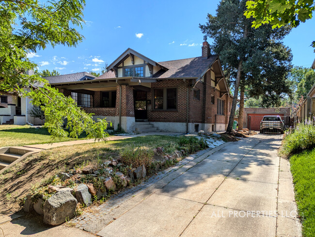 property at 2042 Dexter St