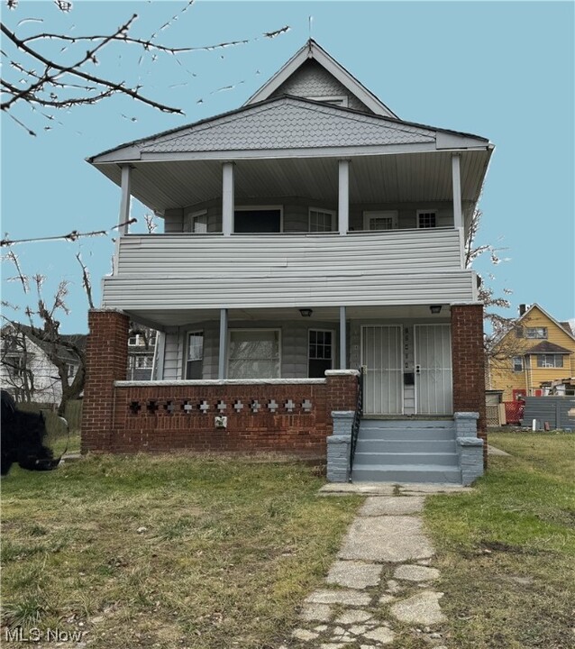 12406 Tuscora Ave-Unit -Downstairs in Cleveland, OH - Building Photo