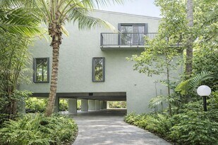 980 NW N River Dr in Miami, FL - Building Photo