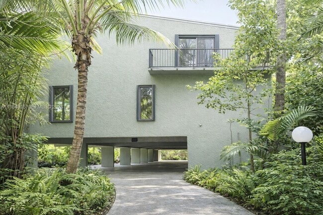 property at 980 NW N River Dr