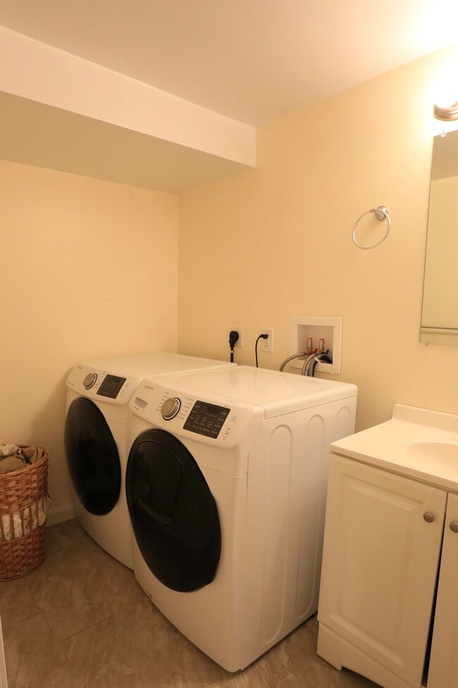 124 Forest St, Unit 1