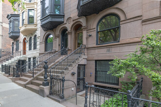 121 E 95th St in New York, NY - Building Photo - Building Photo