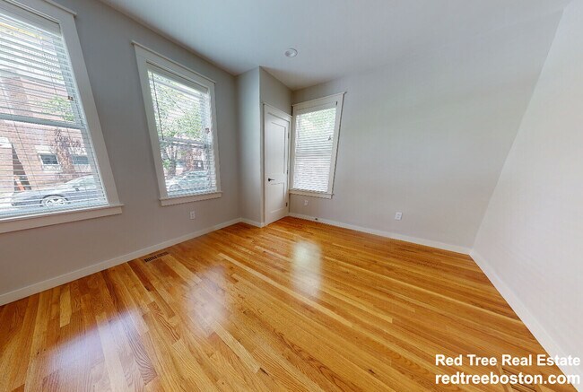 564 Green St, Unit 1 in Cambridge, MA - Building Photo - Building Photo