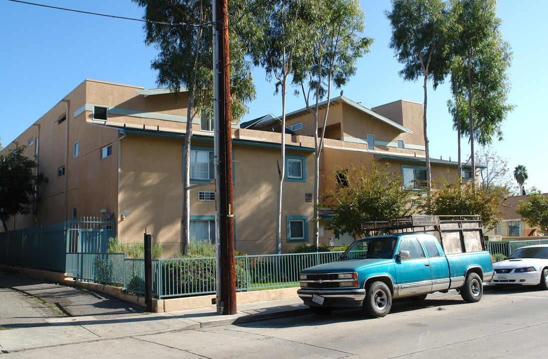 Garden Villas in North Hollywood, CA - Building Photo