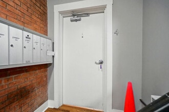 15 W 15th St, Unit #B4 in Cincinnati, OH - Building Photo - Building Photo