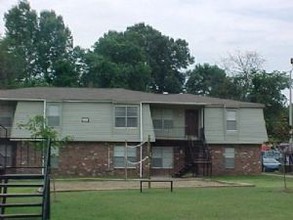 Casa Bonita Apartments in Memphis, TN - Building Photo - Building Photo