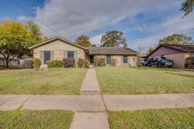 8930 Grape St, Unit 202 in Houston, TX - Building Photo - Building Photo