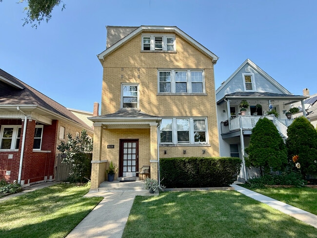 property at 5128 W Carmen Ave