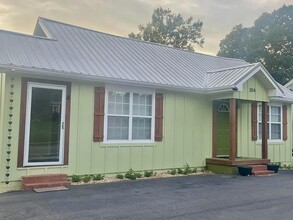 304 Stewart St, Unit 304-apt B in Carrollton, GA - Foto de edificio - Building Photo