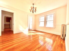27 Murray Hill Rd, Unit 2nd fl in Cambridge, MA - Building Photo