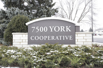 7500 York Ave S in Edina, MN - Building Photo - Building Photo