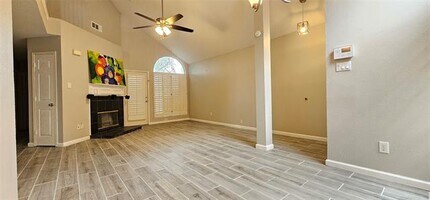 2956 S Bend Dr in Dallas, TX - Foto de edificio - Building Photo