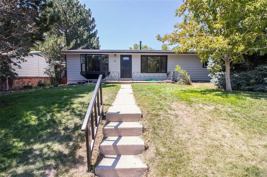 7351 Decatur St in Westminster, CO - Building Photo