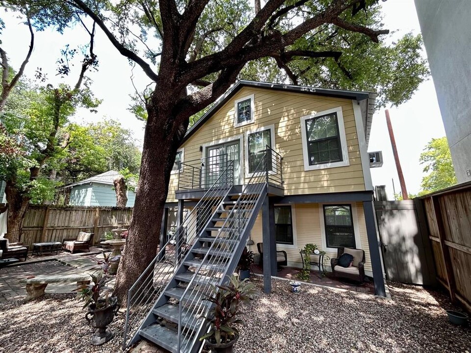 113 Pacific St in Houston, TX - Building Photo