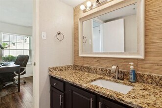 724 Creekwood Ct in Lewisville, TX - Building Photo - Building Photo
