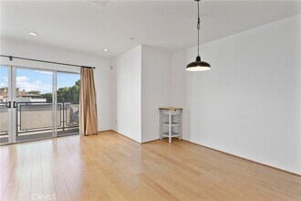 159 W Green St in Pasadena, CA - Building Photo - Building Photo