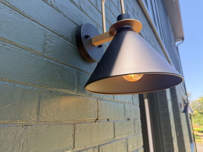 104 Perry Dr in Charlottesville, VA - Building Photo - Building Photo