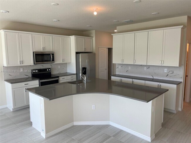 2112 Appleton Cir S in Oakland Park, FL - Building Photo - Building Photo