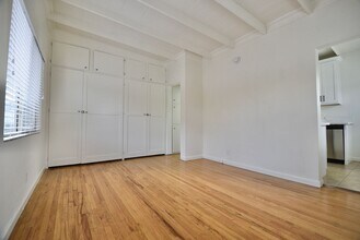 605-609 N Hollywood Way in Burbank, CA - Building Photo - Building Photo