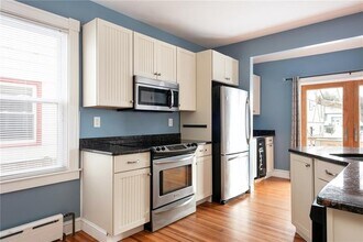 5 Cummings Rd in Newport, RI - Building Photo - Building Photo