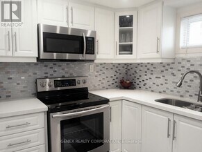 8 Montrose Pl in Brampton, ON - Building Photo - Building Photo