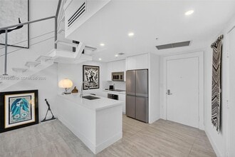 92 SW 3rd St in Miami, FL - Building Photo - Building Photo