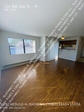 114 NW 3rd Pl in Renton, WA - Foto de edificio - Building Photo