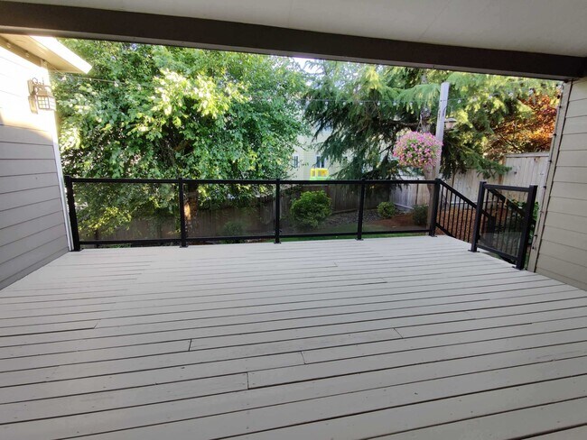 1292 E Lucas St in La Center, WA - Building Photo - Building Photo