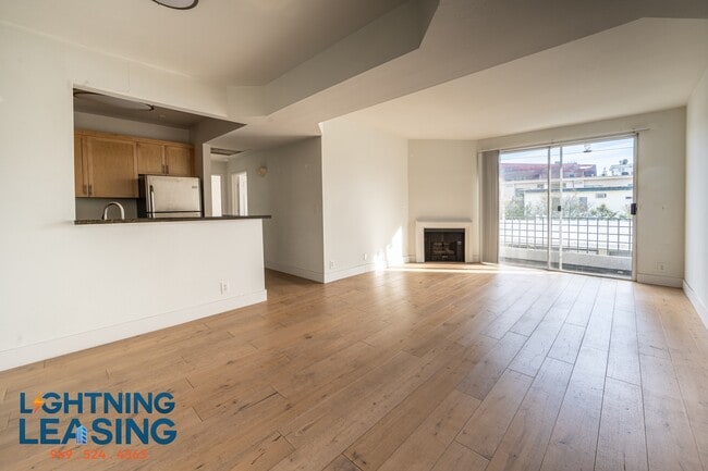 886 Palm Ave in West Hollywood, CA - Building Photo - Building Photo