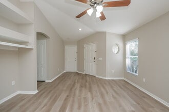 1522 Marsh Wood Dr in Seffner, FL - Building Photo - Building Photo