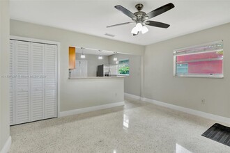 420 NE 166th St in Miami, FL - Building Photo - Building Photo