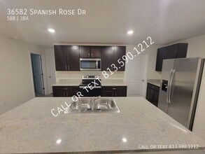 36582 Spanish Rose Dr in Dade City, FL - Building Photo - Building Photo