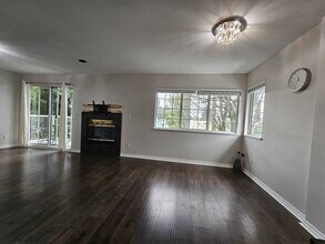 1318 Ross Rd in North Vancouver, BC - Building Photo - Building Photo