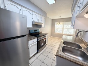 1412 E Hillside Rd, Unit 3 in Laredo, TX - Foto de edificio - Building Photo