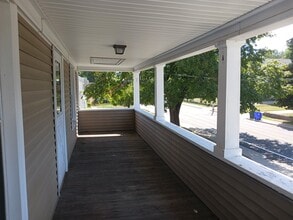 125 Tower St, Unit 2ndFl in Westerly, RI - Foto de edificio - Building Photo