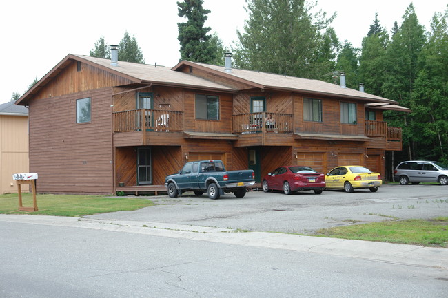 8000-8010 Queen Victoria Dr in Anchorage, AK - Building Photo - Building Photo