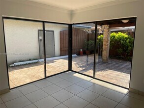 631 SW 99th Pl in Miami, FL - Building Photo - Building Photo
