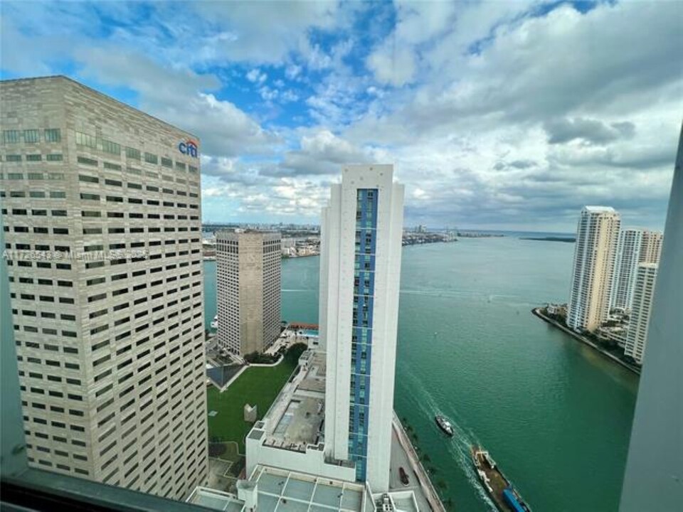 300 S Biscayne Blvd, Unit 3614 in Miami, FL - Building Photo