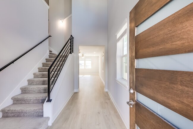 1005 Legend Milton Ln in Austin, TX - Building Photo - Building Photo