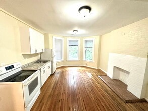 135 W Main St in Waterbury, CT - Foto de edificio - Building Photo