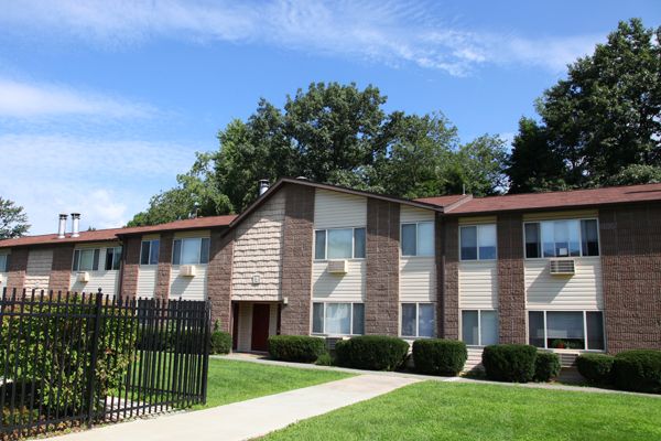 Fairview Gardens in Kingston, NY - Foto de edificio